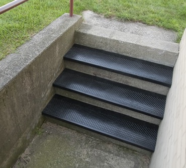 No. 633 Outdoor Rubber Stair Tread